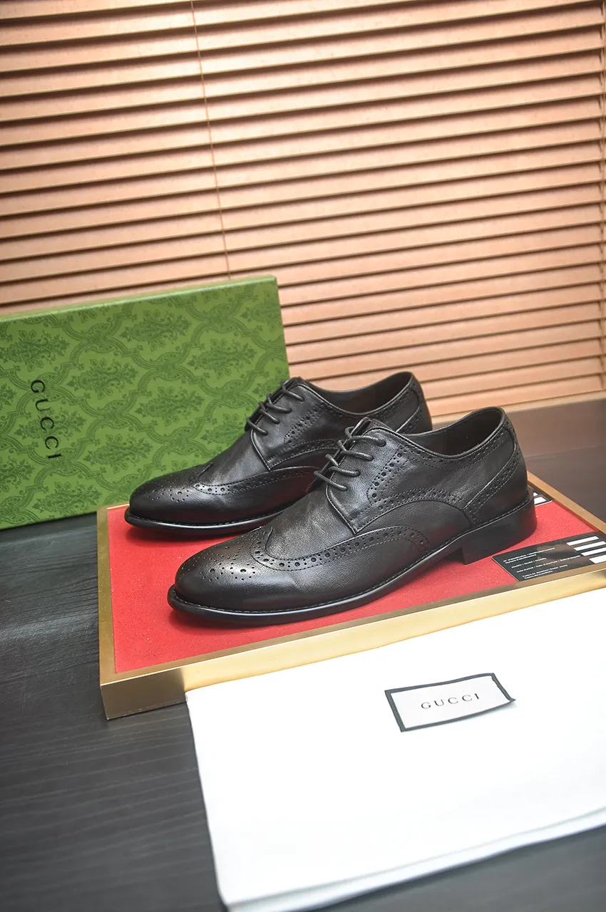 Men's shoes 💰580💶 Brand: GUCCI (Gucci) Standard code: Men's code 38/44 (45 can be customized) Grade: Same as the official website Original quality Material: Original cowhide Water-dyed cowhide lining Original rubber outsole Style category: Men's fashionable casual leather shoes Distinguished big-name luxury elements Top luxury Color: Actual picture